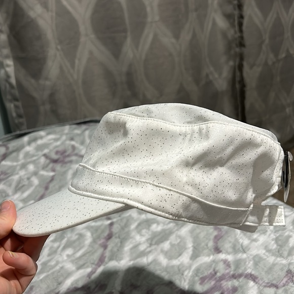 Pugs hat - Picture 2 of 2